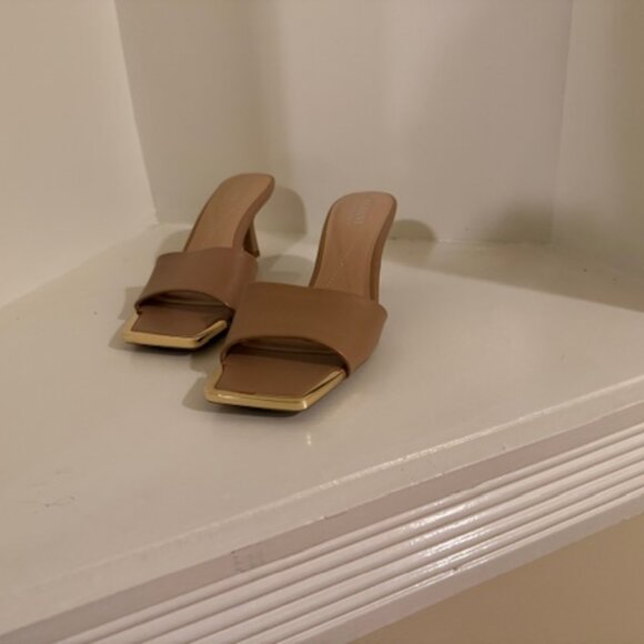 Heels - Picture 3 of 5